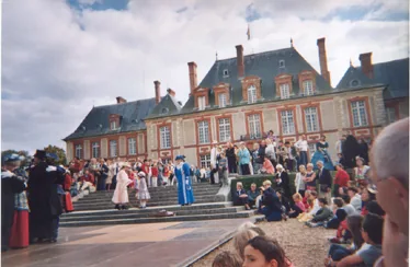 Septembre 2002: Journée du Patrimoine "Défilé à travers les siècles" au château de Breteuil