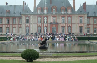 Septembre 2006 : Journée du Patrimoine au château de Breteuil Thème Second Empire : Achille Fould et le Marquis de Breteuil recoivent la famille impériale en 1856