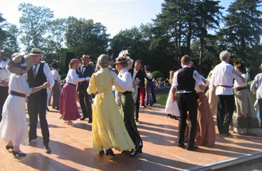 Septembre 2007 : Journée du patrimoine Bal public au château de Breteuil sur le thème de l'entente Franco-Russe 1894