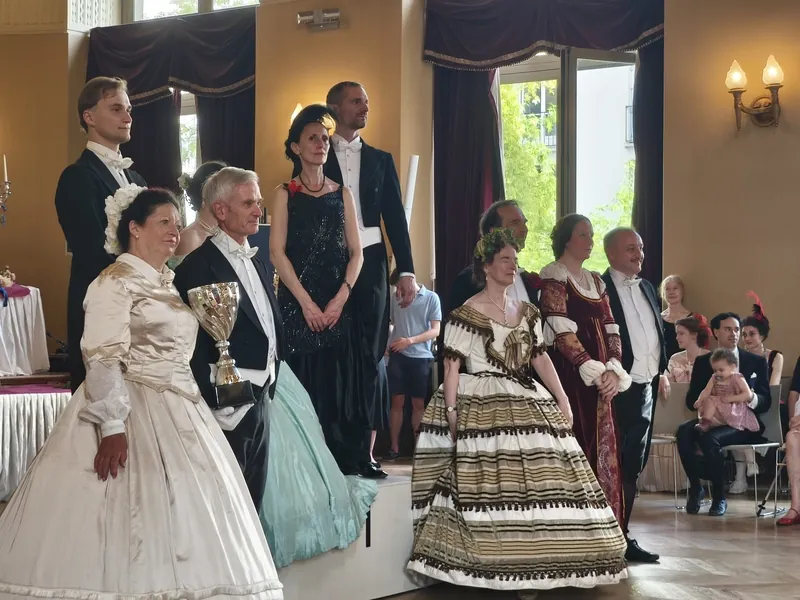 Danseurs et danseuses réunis lors de la remise des prix du championnat 2026