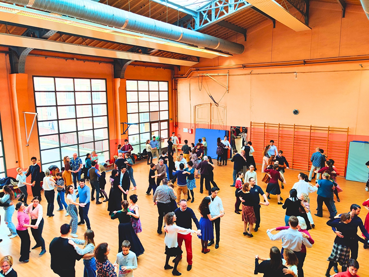 Cours collectif de danse historique avec Carnet de Bals