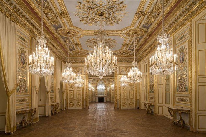 Les salons de réception de l’Hôtel de la Marine, leurs lustres et leur parquet